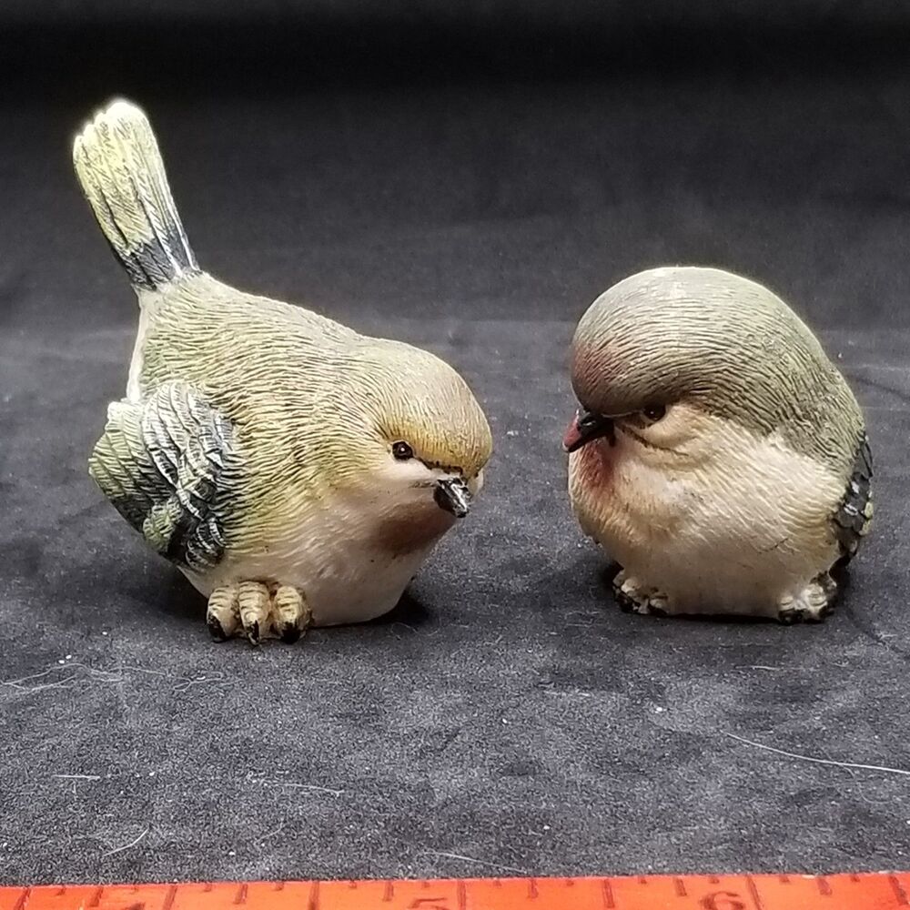 2 bird figurines wrens? Vintage